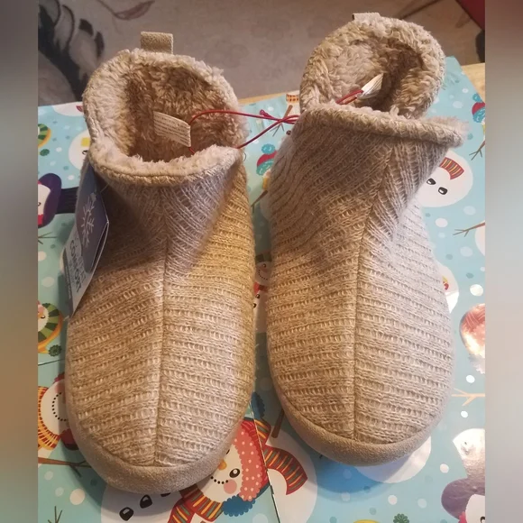 NWT Dearfoam Slippers Size 7-8 - Picture 4 of 8